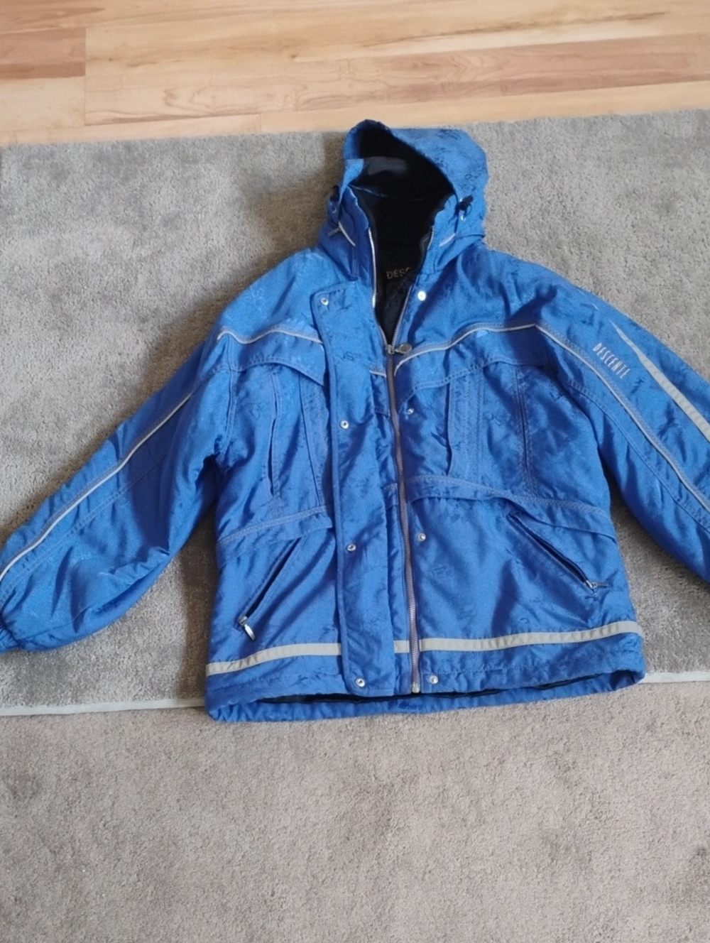 Descente Light Blue Hooded Jacket with Pale Trim. Women's M. Excellent Condition